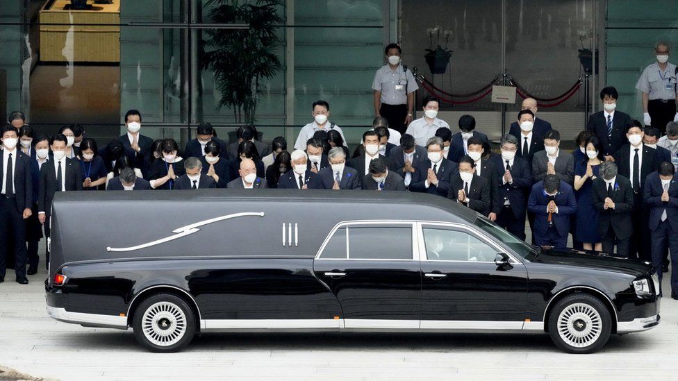 Shinzo Abe: Japanese mourners pay last respects to ex-PM at funeral
