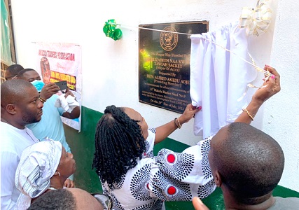 Elizabeth Sackey unveiling the plaque to inaugurate the shed and renovated conference room