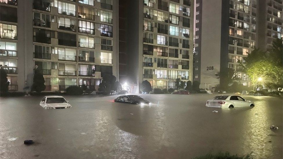 Seoul floods: At least eight dead amid heaviest rain in decades      