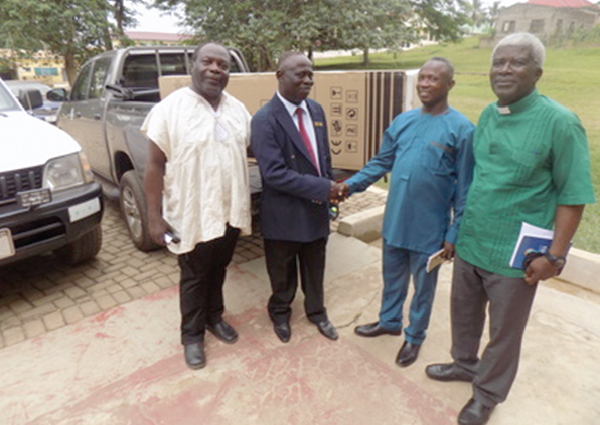  Evans Boafo (2nd from right), Headmaster of ODASCO, and Dr Dan Mintah-Nimako (2nd from left) with Dr Richmond Eshun, Deputy Chief Medical Officer, Department of Medicine, Korle Bu Teaching Hospital, and the Very Reverend Isaac Yaw Fynn (right), the Chaplain of ODASCO, after the donation