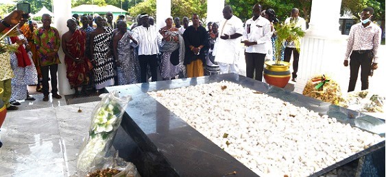 Some members of the Odomna Family from Ekumfi Otuam, Assaman and Apam, family of the late President John Evans Atta Mills, praying at the tomb of the former President in Accra.