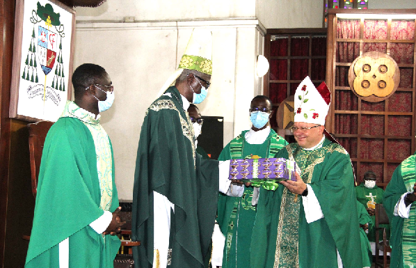 Monsignor Henryk Mieczyslaw Jagodziński (right), Apostolic Nuncio to Ghana, presenting a parcel to Archbishop John Bonaventure Kwofie (2nd from left), Catholic Archbishop of Accra. Picture: Maxwell OclooMonsignor Henryk Mieczyslaw Jagodziński (right), Apostolic Nuncio to Ghana, presenting a parcel to Archbishop John Bonaventure Kwofie (2nd from left), Catholic Archbishop of Accra. Picture: Maxwell Ocloo