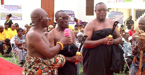 Joseph Kojo Mamphey (middle), Mpuntuhen of the Oguaa Traditional Area, Okyeame Benya, (right), linguist, Samuel Aduama as Nkosohen of the Oguaa Traditional Area being sworn in