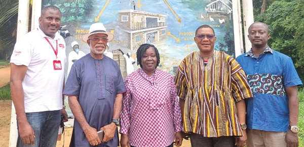 Prof. Olivia A.T. Frimpong Kwapong (middle), Board Chairperson, GCGL, Prof. Godfrey Nzamujo (2nd from left), Founder and Director, Songhai Movement, Kobby Asmah (2nd from right), Editor, Graphic, Franklin Sowa (left), Director, Marketing and Sales, GCGL, and Kwaku Tweneboah Ofosu, Circulation Manager, GCGL