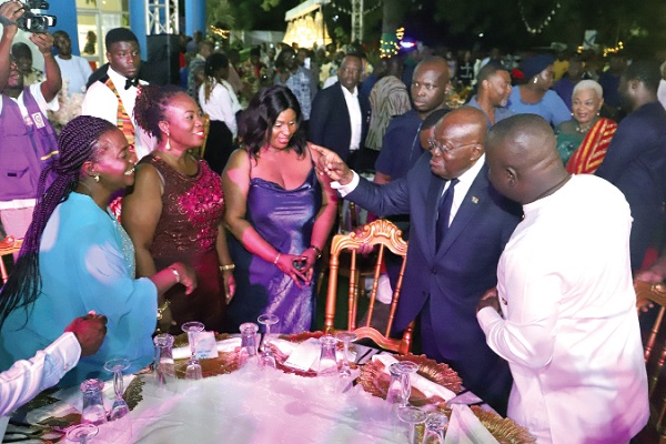 =Albert Kwabena Dwumfour (right), GJA President, introducing executives of the Ghana Journalist Association to President Akufo-Addo at the GJA dinner in Accra.  Picture: SAMUEL TEI ADANO