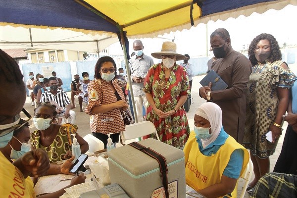 Ms Stephanie S. Sullivan (in hat), US Ambassador to Ghana, and Dr Patrick Kuma-Aboagye (2nd from right), Director- General of GHS, with Dr Jacqueline Sfarijlani (left), the Municipal Director of Health Service, and Dr Charity Sarpong (right), Greater Accra Regional Director of Health Service, inspecting the vaccination process. Picture: ESTHER ADJEI