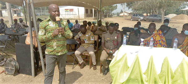 Mr Michael Gyasi, the Oda District Cocoa Officer, addressing the farmers