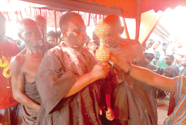 Nana Oforiwaa Ampofo II (with sword in hand), the new Ankobeahene of Manso, swearing the oath of allegiance to Obrempong Sintim Poku III.