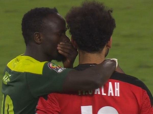 Sadio Mane consoles heartbroken Liverpool teammate Mohamed Salah after Senegal beat Egypt to win Africa Cup Of Nations  (Credits: BBC)