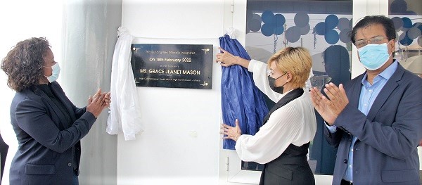 Ms Grace Jeanet Mason (2nd from right), South Africa High Commissioner to Ghana, unveiling a plaque to open the new office of Fareast Mercantile Company Limited. With her are Ms Phumzile Langeni (left), Chairperson Imperial Logistics Company Limited, and Mr Vikas Singh (right), Managing Director, Fareast Mercantile Company Limited.