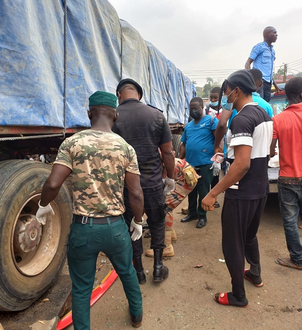 Personnel from the Police and Ghana National Fire Service at Nsawam working to clear the vehicles from the road