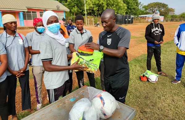 Mas-Ud Didi Dramani presenting some of the kit to the female players