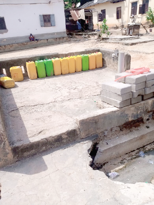 ‘Kufuor gallons’ lined up at a stand pipe, waiting to be filled with water