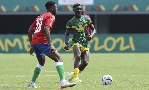 Mali mildfieder Yves Bissomouma (right) controls the ball next to Gambia forward Assan Ceesay