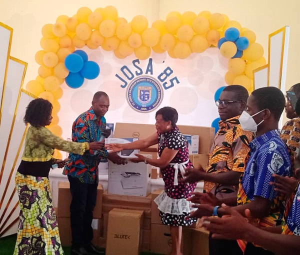 Mr George Ackerson (2nd from left), the President of JOSA ‘85,  presenting the items to Rev. Mrs Betty Baidoo (middle),  Assistant Headmistress of the school