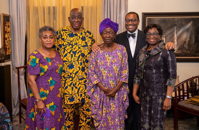 Mrs Margaret Shonekan with Dr Akinwunmi and Grace Adesina and members of the Shonekan family.