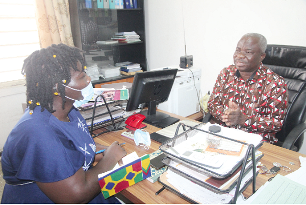  Ms Mary Anane-Amponsah (left), a reporter with the Daily Graphic, having a discussion with Mr Martin  Amoyaw (right), the Executive Director of the Legal Aid Commission. Picture: ESTHER ADJEI