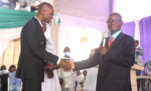 Rev. Jerry Hanson-Nortey (left) in a handsake with the outgoing National Superintendent, Rev. Arkoh. 