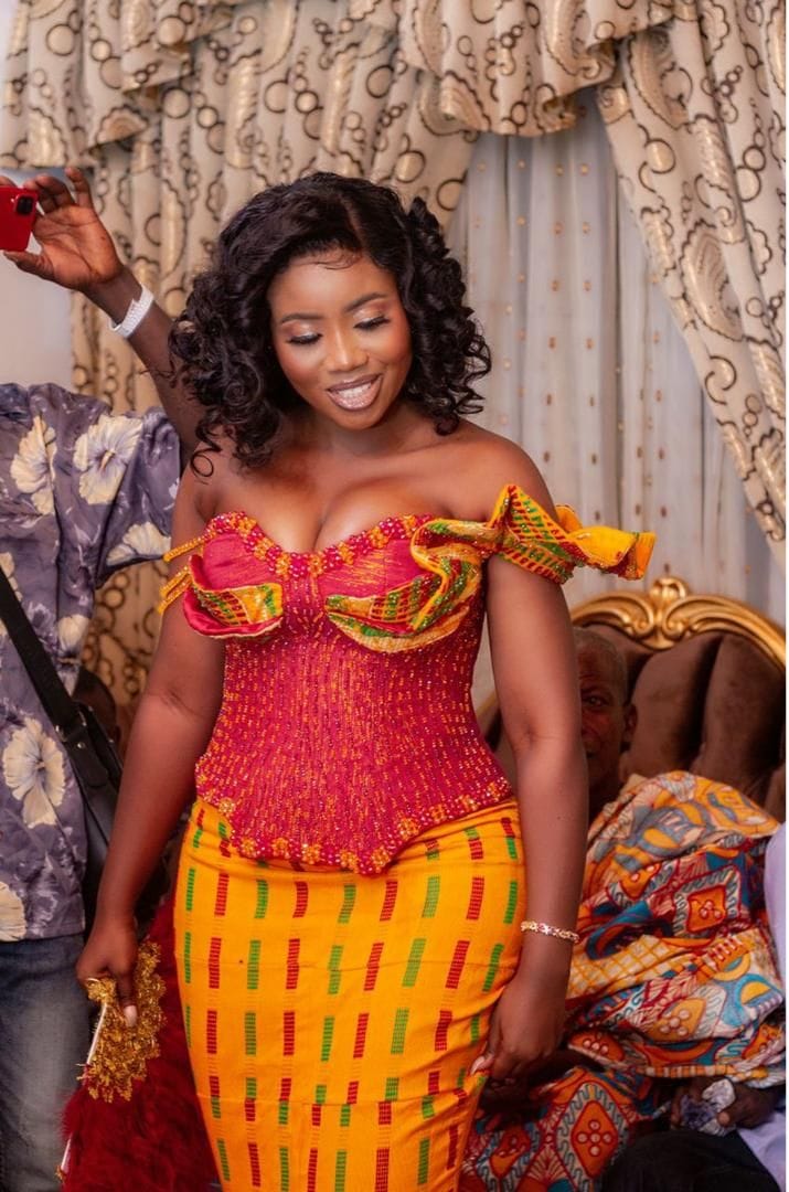 Lately, Most Ghanaian brides use corset gowns or Kaba for their traditional marriage ceremonies
