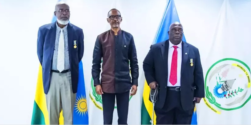 President Paul Kagame with Maj. Gen. (rtd) Joseph Narh Adinkra (Left) and Maj. Gen (rtd) Henry Nkwame Anyidoho (Right). Photo credit: Village Urugwiro