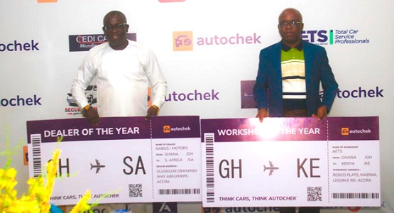 Nana Adu Bonsu (left), CEO of NABUS Motors, and Ebenezer Denkyi of AETS with their respective prizes