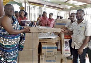 Jerry John Dua (right) of Asanko Gold presenting the items to Nana Kwakye Gyimah Yeboah II, the Chief of Akwasiso