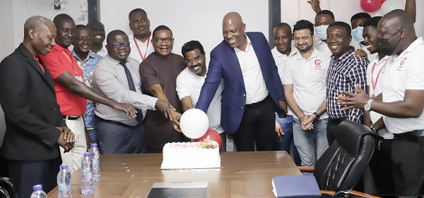 Ato Afful (6th from right), Managing Director of the Graphic Communications Group Limited; K.V.S. Nathan (6th from left), Chief Executive Officer of Techmaaxx; Kobby Asmah (5th from left), Editor, Graphic, being assisted by some staff of the GCGL and Graphic Courier to cut the Graphic Courier Second Anniversary cake at the event. Picture: EDNA SALVO-KOTEY
