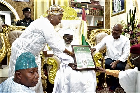 Ato Afful (right), Managing Director, Graphic Communications Group Limited, and Doreen Hammond (left), Editor, The Mirror, presenting a citation to Sheikh Osmanu Nuhu Sharubutu (2nd from left), the National Chief Imam, during the visit. Picture: EDNA SALVO-KOTEY