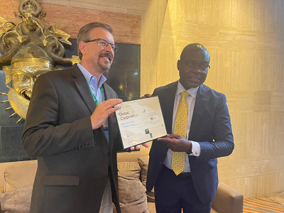 James P. Olshefskyan(left) presenting a certificate to Prof. Alex Dodoo after the meeting 