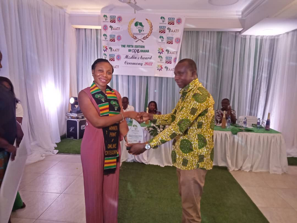 Benedicta Gyimaah Folley receiving her award from Mr George Osei Obuobi, a Senior Administrative Officer at the CSIR-Head Office