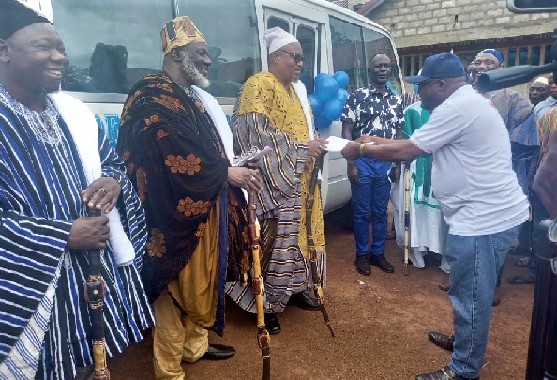 Kuga-Naa Abdulai II (3rd from left), the Principal Kingmaker of Dagbon, receiving documents to the bus from Yaw Amponsah Marfo (right), Executive Director of Jeoun VIP Transport  Ltd