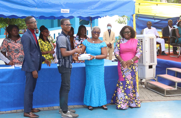 One of the awardees receiving his prize at the event One of the awardees receiving his prize at the event