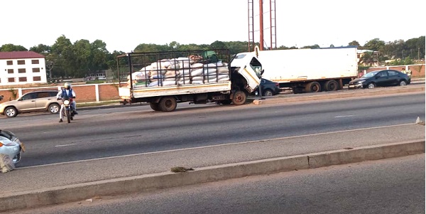 This vehicle broke down around the Accra Academy, off the Odorkor-Kaneshie road. 