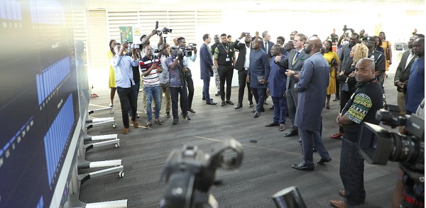Dr Bawumia and other officials inspect how the MTN GlobalConnect customer service centre works 