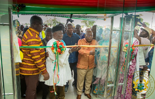 President Akufo-Addo cutting the tape to inaugurate the new building in North East Region