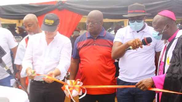 Dave Harper (left), CEO of Geodrill Ghana Limited and a sponsor of the project, commissioned the project with officials of MOBA