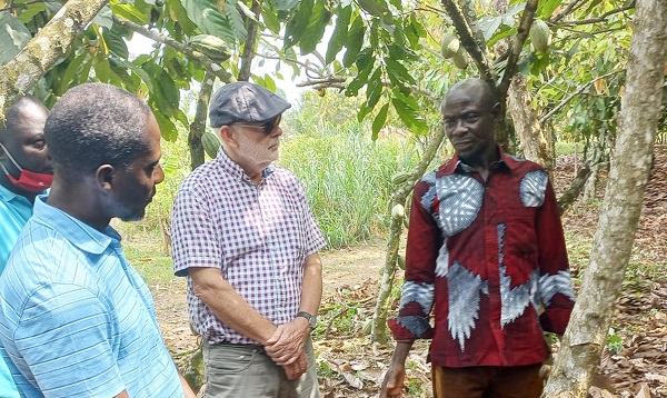 Jeroen Verheul (2nd from left), the Dutch Ambassador to Ghana, with Kwasi Adu (right), a cocoa farmer at Punikrom, on his irrigated cocoa farm