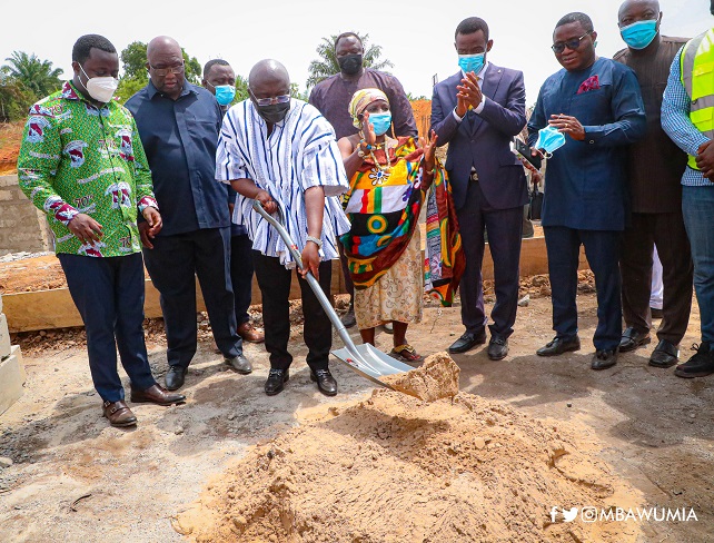Vice President Mahamudu Bawumia cutting sod for work to start on the first of planned nationwide construction of model STEM (Science, Technology, Engineering and Mathematics)-based Junior High Schools at Essikado in the Western Region.