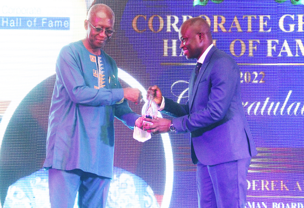  Kwasi Abeasi (left), Chairman, Corporate Ghana Hall of Fame, presenting a plaque and citation to Dr Derek Amoateng, Chairman, Board of Trustees, Health Sector Occupational Pension Scheme. Picture: BENEDICT OBUOBI