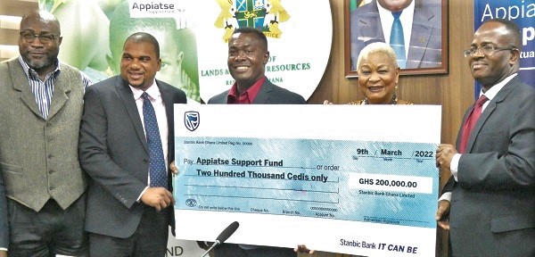  Rev. Joyce Aryee (2nd from right), Chairperson of the Appiatse Support Fund Committee, receiving a dummy cheque from Mawuko Afadzinu (middle), Head of Brand and Marketing, Stanbic Bank, while Sulemanu Koney (right), Chief Executive Officer of Ghana Chamber of Mines, and some officials of the bank look on. Picture: ELVIS NII NOI DOWUONA