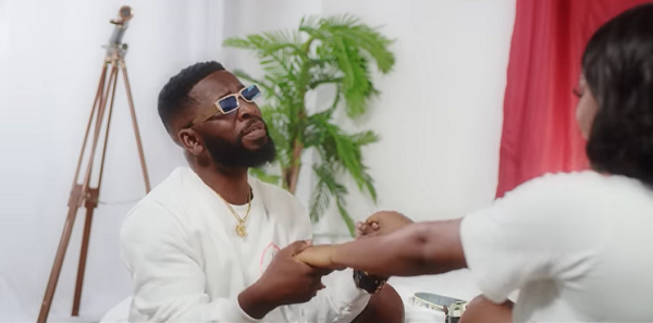 Bisa Kdei features Kidi romantic song "Love You"