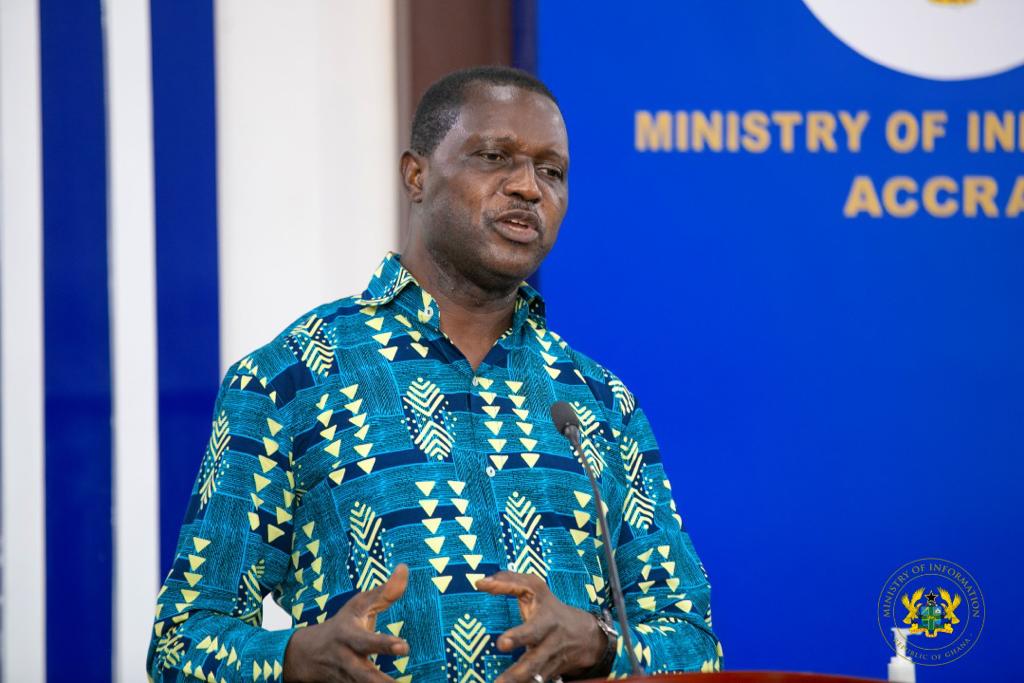 Minister urges MMDCEs to promote education
