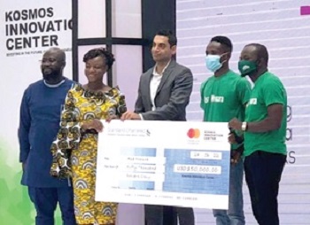  Rosy Fynn (2nd from left), Country Head of the Mastercard Foundation, presenting a dummy cheque to  the Asa Nwura team. With them is Benjamin Gyan-Kess (left), Executive Director of the Kosmos Innovation Centre