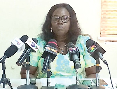  Dr Akosua Agyeiwaa Owusu Sarpong, the Central Regional Director of Health, addressing the media
