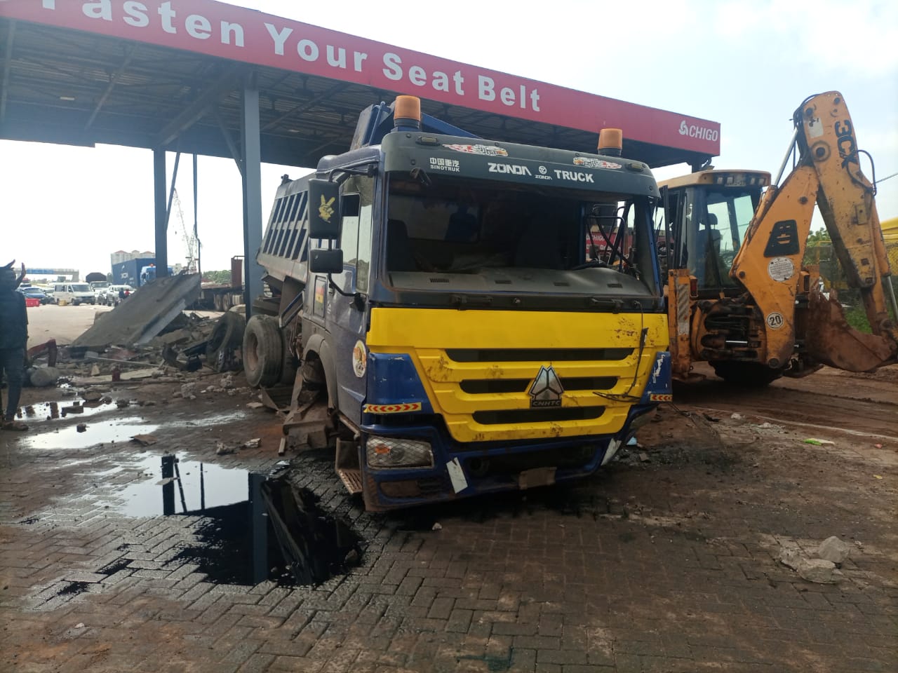 Truck crashes into toll booth at Tema, two injured