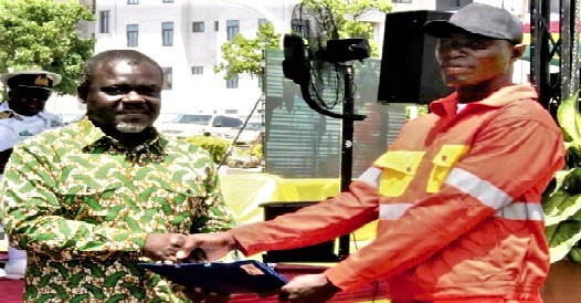  Prosper Abochie receiving the overall best trainee award from Kwaku Ofori-Asiamah, the Minister of Transport. Picture: DELLA RUSSEL OCLOO