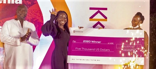 2020 winner Lois Arde-Acquah with her prize cheque, while Prof. Edwin Bojawah (left), guest of honour, looks on