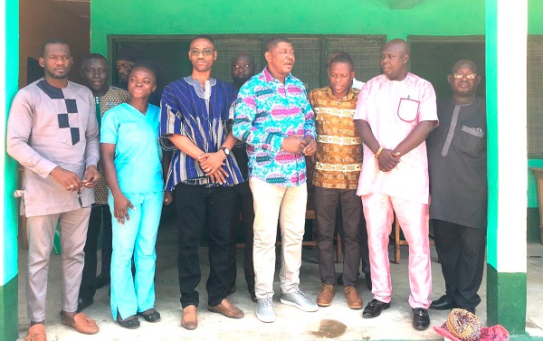  Stephen Yir-eru Engmen (middle), Deputy CEO, NDA; Richard Broni (third from right), MCE for East Gonja and other officials in front of the facility. INSET:Front view of the facility