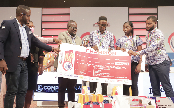 Charles Benoni Okine (left), acting Graphic Business Editor, presenting the cheque to KNUST for emerging as winners of the 2022 Graphic Business Tertiary Sense Challenge in Accra. Picture: SAMUEL TEI ADANO