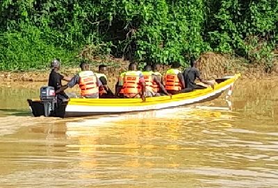 Members of the anti-galamsey task force of the Ghana National Small-Scale Miners Association on the Birim River to arrest illegal miners